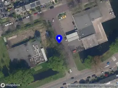Ambulance met gepaste spoed naar de Anna van Saksenweg in Vlaardingen