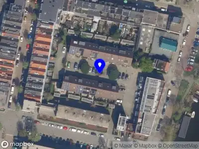 Ambulance met grote spoed naar de Leni Sarishof in Rotterdam