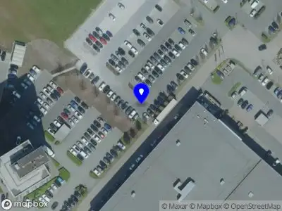 Brandweer met grote spoed naar de Poort van Veghel in Veghel vanwege voertuigbrand