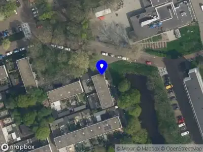 Ambulance met grote spoed naar de Brederopad in Delft