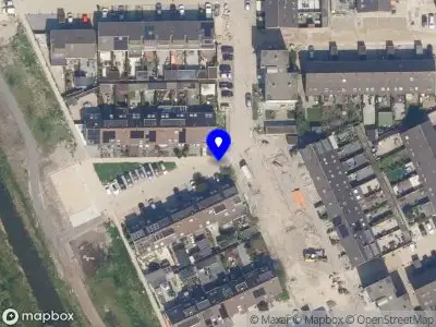 Ambulance met grote spoed naar de Tinnengieterhof in Schiedam