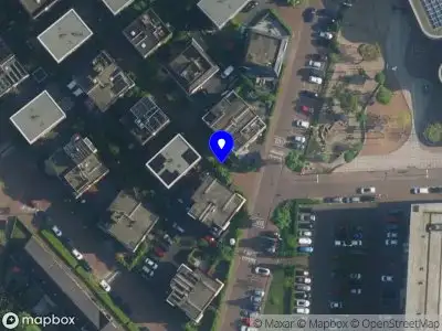 Ambulance met grote spoed naar de Suikerpeerpad in Amsterdam