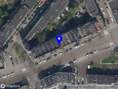 Ambulance met grote spoed naar de Middellandplein in Rotterdam