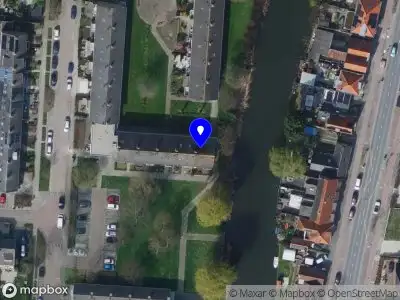 Ambulance met grote spoed naar de Van Beethovenstraat in Numansdorp