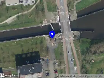 Politie met grote spoed naar de Burgemeester Huijbregts-Schiedonlaan in Oosterhout vanwege letsel