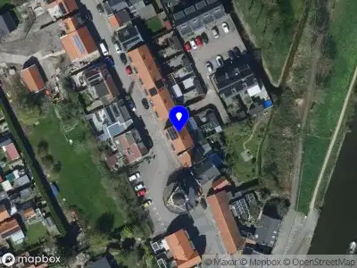 Ambulance met grote spoed naar de Molenkade in Stellendam