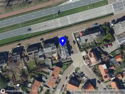 Ambulance met gepaste spoed naar de Julianastraat in Rhoon