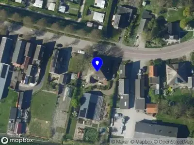 Ambulance met grote spoed naar de Kalverdijk in Tuitjenhorn