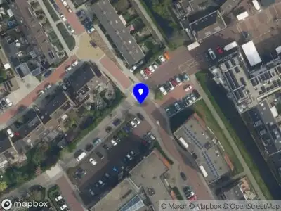 Ambulance met grote spoed naar de Burgemeester Boerstraat in Zevenhuizen