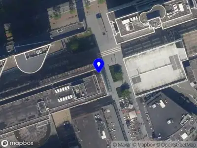 Ambulance met gepaste spoed naar de Lijnbaan in Rotterdam