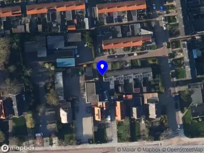 Brandweer met gepaste spoed naar de Trasmolen in Makkum vanwege een buitenbrand