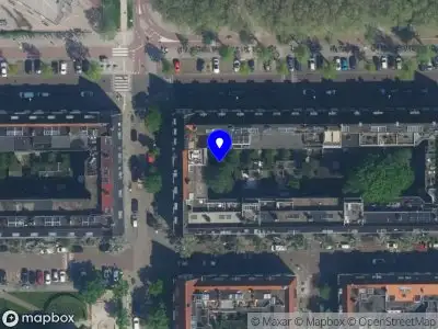Ambulance met grote spoed naar de Groenendaalstraat in Amsterdam