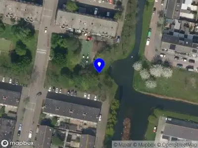 Ambulance met grote spoed naar de Hunenborgplantsoen in Rotterdam