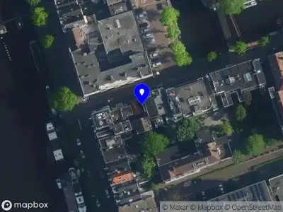 Ambulance met grote spoed naar de Korte Amstelstraat in Amsterdam