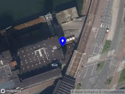 Ambulance naar de Maashaven Z.z. in Rotterdam