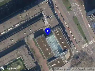 Ambulance met grote spoed naar de Nieuwehaven in Rotterdam