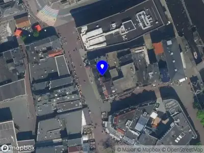 Traumahelikopter met grote spoed naar de Damkade in Zaandam