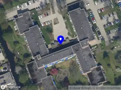 Ambulance met grote spoed naar de Churchillsingel in Vlaardingen