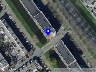 Ambulance met grote spoed naar de B. de Roijstraat in Spijkenisse