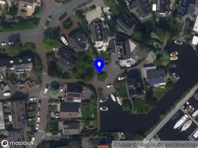 Ambulance met grote spoed naar de Fregatwal in Leiden