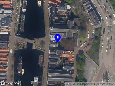 Ambulance met gepaste spoed naar de Piet Heynstraat in Rotterdam