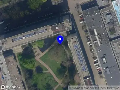 Ambulance met grote spoed naar de Jan Evertsenplaats in Rotterdam