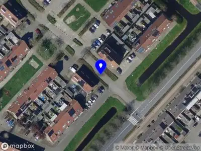 Ambulance met grote spoed naar de Zeus in Hellevoetsluis