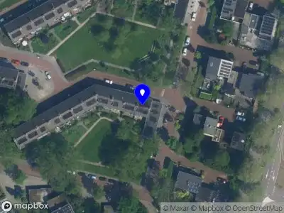 Ambulance met grote spoed naar de Zenostraat in Amsterdam