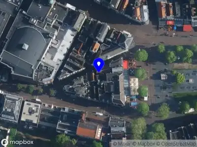 Ambulance met grote spoed naar de Korte Reguliersdwarsstraat in Amsterdam