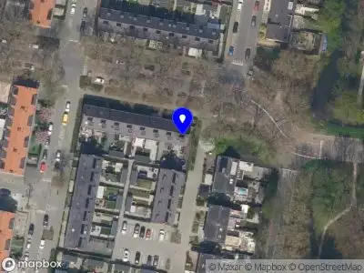 Ambulance met grote spoed naar de Roelantweg in Rotterdam