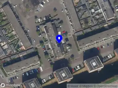 Ambulance met grote spoed naar de Keizerhof in Vlaardingen