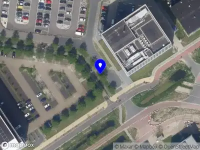 Ambulance en brandweer met grote spoed naar de Sylviusweg in Leiden