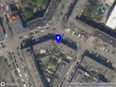 Ambulance met gepaste spoed naar de Zwederstraat in Rotterdam
