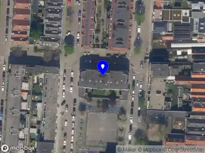 Ambulance met gepaste spoed naar de 1e Schansstraat in Rotterdam