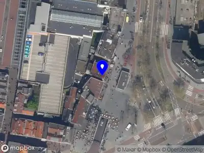 Ambulance met grote spoed naar de Broersvest in Schiedam