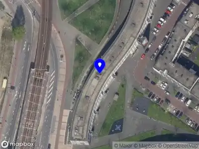 Ambulance met gepaste spoed naar de Hillelaan in Rotterdam