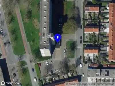 Ambulance met gepaste spoed naar de Almstein in Rotterdam