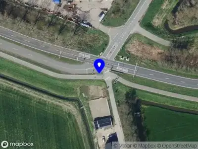 Ambulance met grote spoed naar de Ringdijk in Geervliet