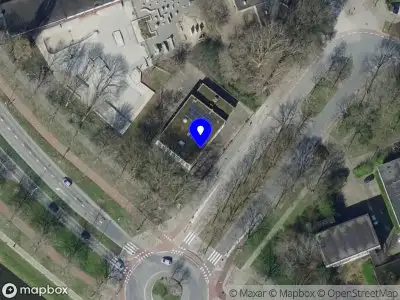 Ambulance met grote spoed naar de Holwinde in Hoogvliet Rotterdam