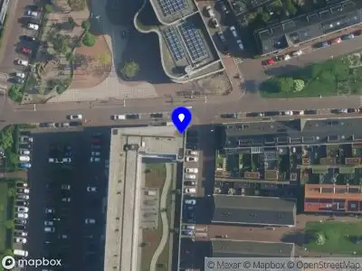 Ambulance met grote spoed naar de Kaneelappelstraat in Amsterdam