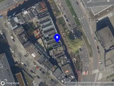 Ambulance met grote spoed naar de Scheepstimmermanslaan in Rotterdam