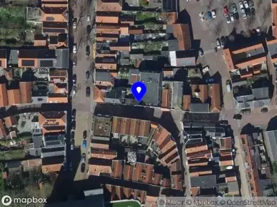 Ambulance met grote spoed naar de Sint Joris Doelstraat in Sommelsdijk