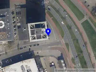 Ambulance met grote spoed naar de Marconistraat in Rotterdam