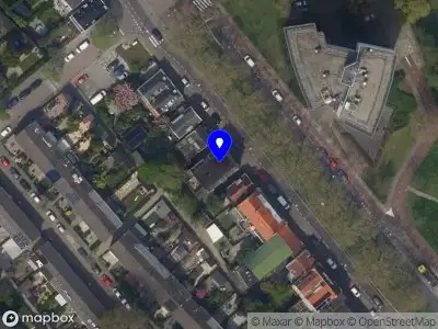 Ambulance met grote spoed naar de Dordtsestraatweg in Rotterdam