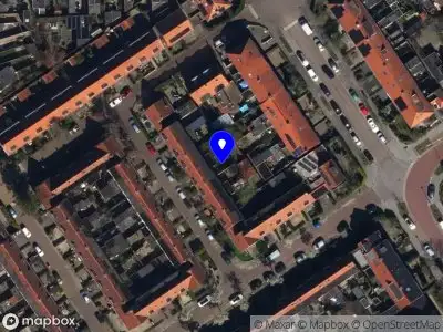 Brandweer met grote spoed naar de Azaleastraat in Leeuwarden vanwege waarnemen gaslucht