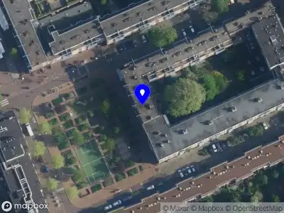 Ambulance met grote spoed naar de Ten Kateplein in Amsterdam