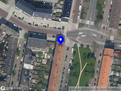 Ambulance met grote spoed naar de Hogenbanweg in Schiedam