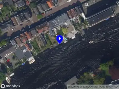 Ambulance met grote spoed naar de Bloemlustplein in Leiden