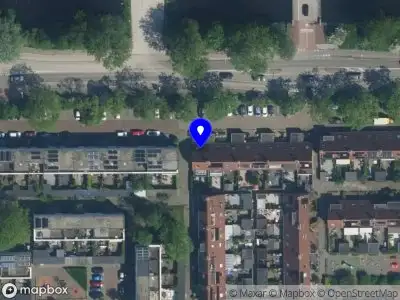 Ambulance met grote spoed naar de Jan van der Horststraat in Haarlem