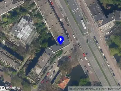 Ambulance met grote spoed naar de Statensingel in Rotterdam